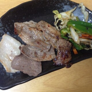 焼肉☆キャベツ&人参&ピーマン添え(*^^*)